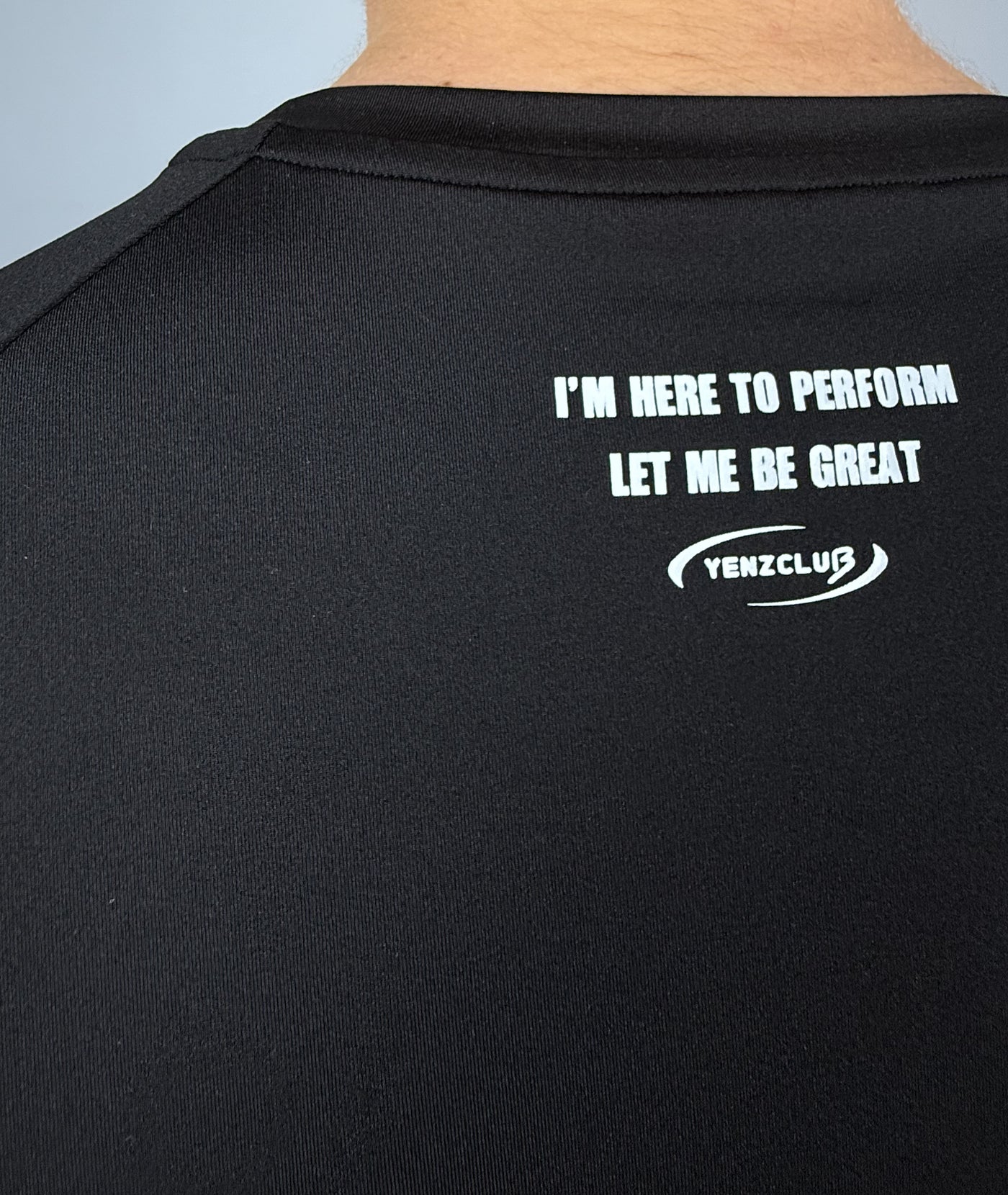 ESSENTIAL PERFORMANCE T-SHIRT · T-SHIRT — Yenzclub Run Club Toulouse — vue 3