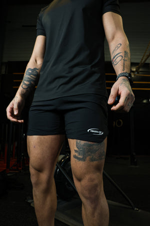 ESSENTIAL PERFORMANCE SHORT · short de sport — Yenzclub Run Club Toulouse — vue 1