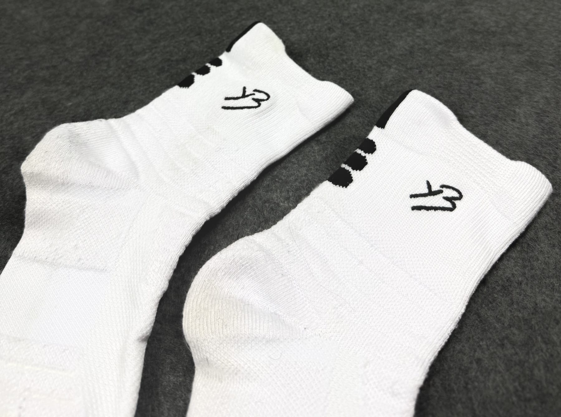 ESSENTIAL PERFORMANCE SOCKS · CHAUSSETTES — Yenzclub Run Club Toulouse — vue 4